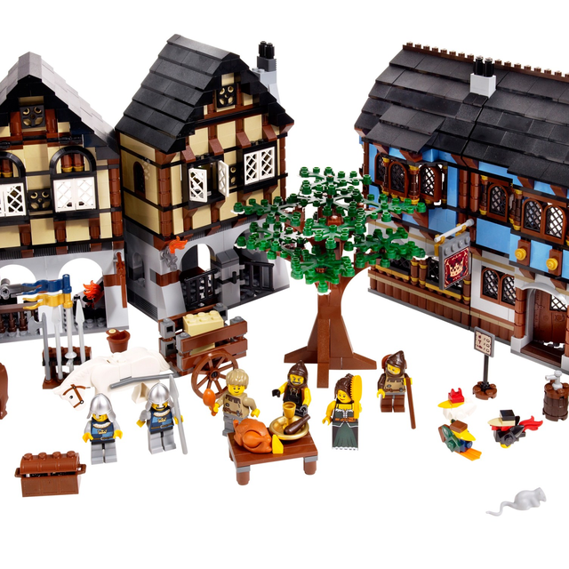 10193-1 Medieval Market Village