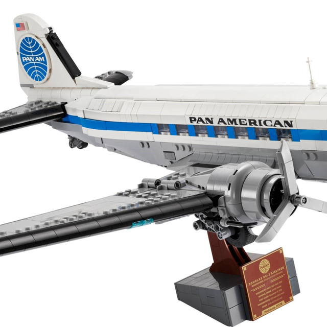 11378-1 Douglas DC-3 PAN AM Airliner