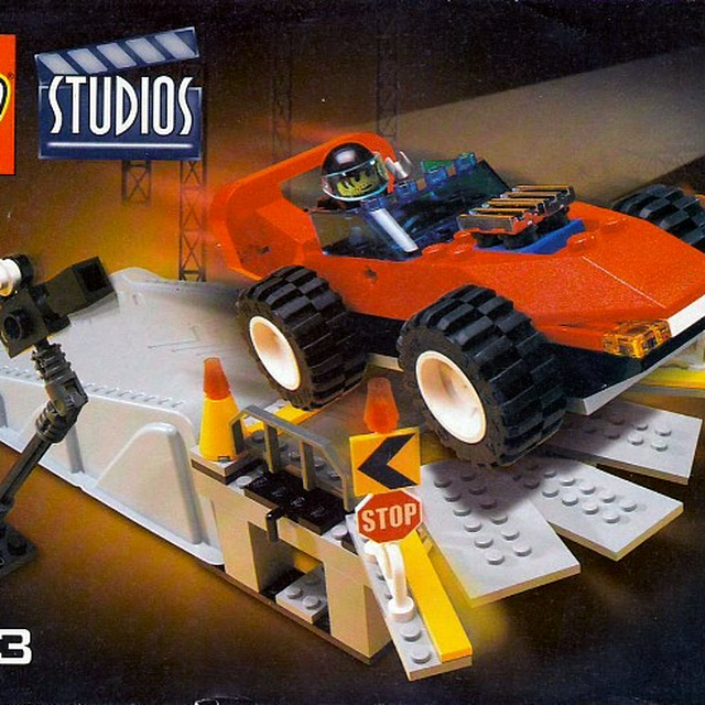 1353-1 Car Stunt Studio