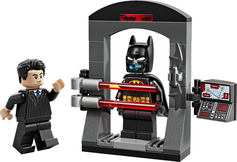 30726-1 Batman: Bruce Wayne and the Batsuit
