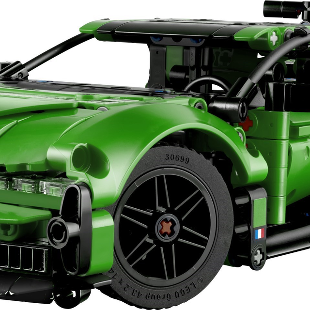 42241-1 Green Bugatti Chiron Pur Sport Hypercar