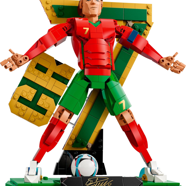 43016-1 Cristiano Ronaldo – Football Legend