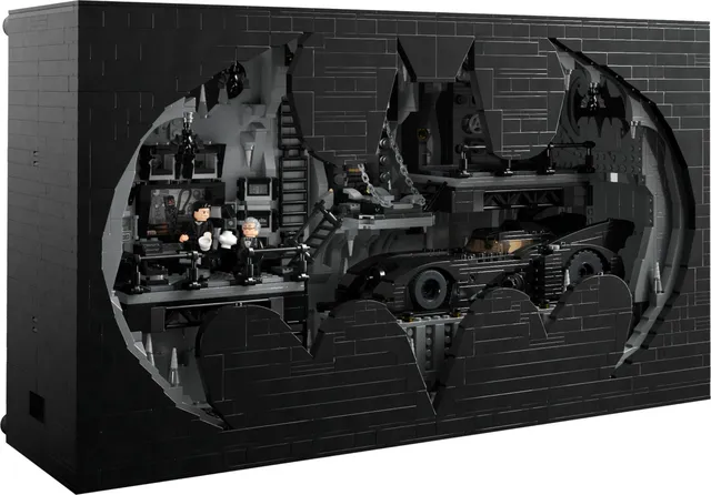 76252-1 Batcave Shadowbox