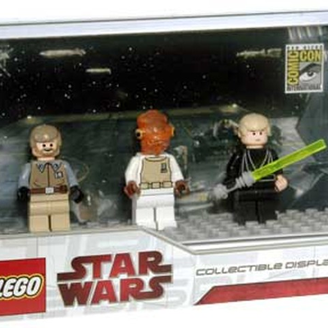 COMCON005-1 Collectible Display Set 2