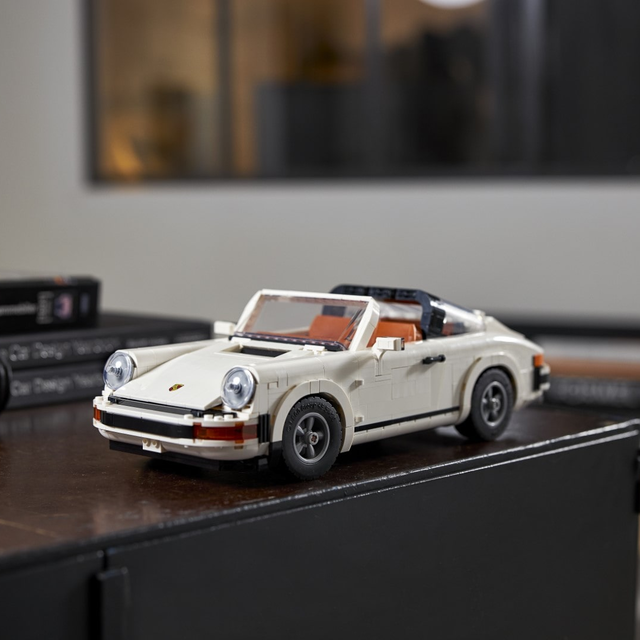 New version of a legend: Two-in-one LEGO Porsche 911 Turbo and 911 Targa