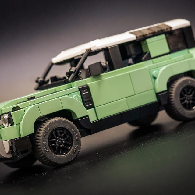 LEGO Land Rover Defender (8 stud wide)